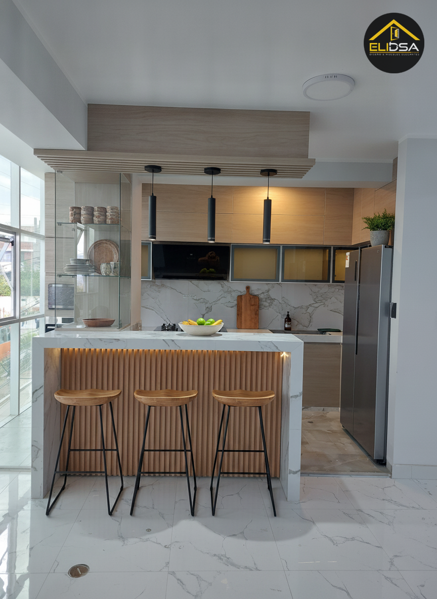 Cocina Integral con Isla y Vitrina